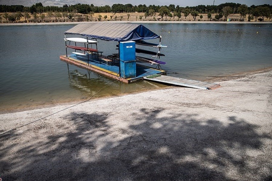 تصویر حال و روز دریاچه آزادی در روزهای گرم تابستان