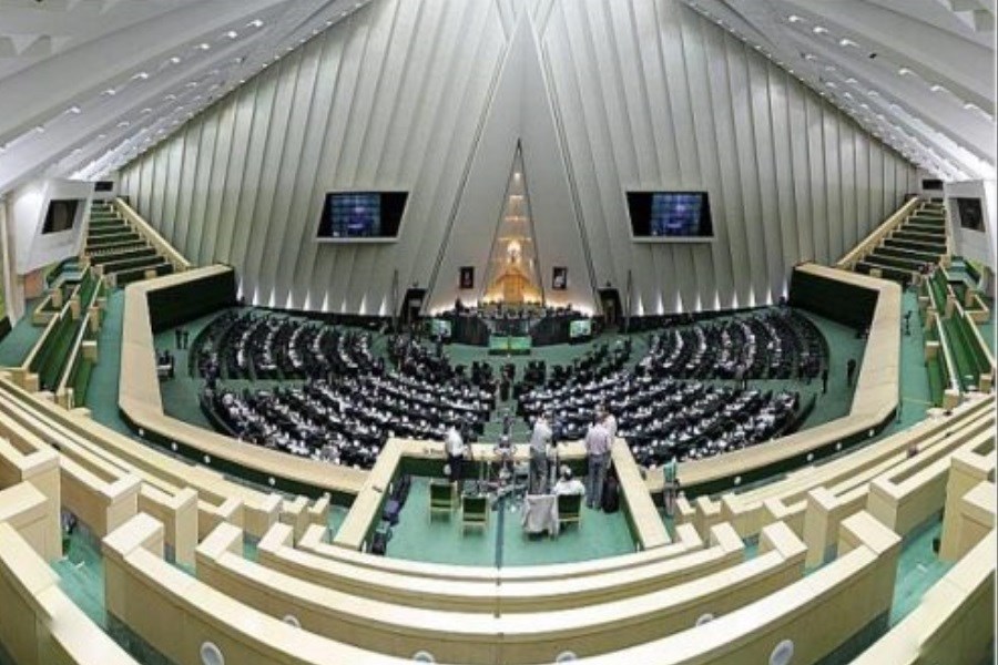 تصویر مجلس با پیشنهاد دولت برای اختصاص بنزین به هر کد ملی مخالفت کرد
