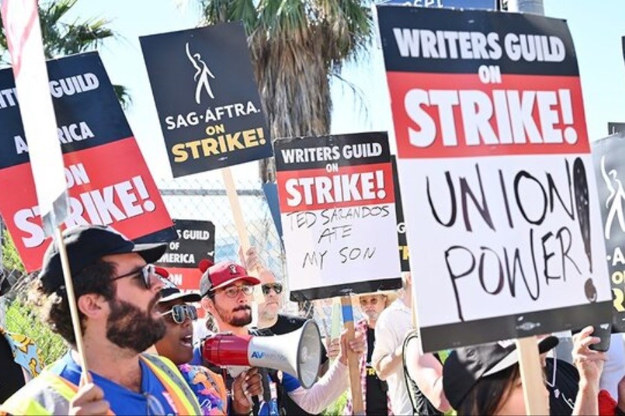 تصویر اعتصاب‌گران هالیوود وارد مذاکره شدند