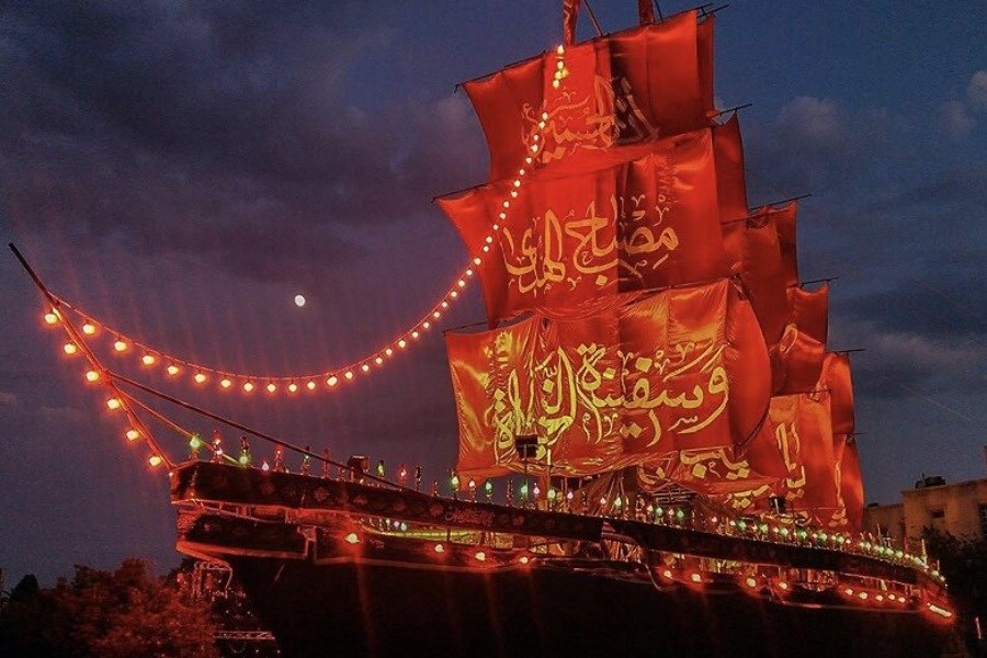 تصویر رونمایی از کشتی سَفینَهُ الْنِّجاة در میدان آزادی&#47; ببینید