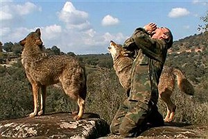 12 سال زندگی با گرگ‌ها؛ مردی که از نجات‌ پیدا کردن پشیمان شد!