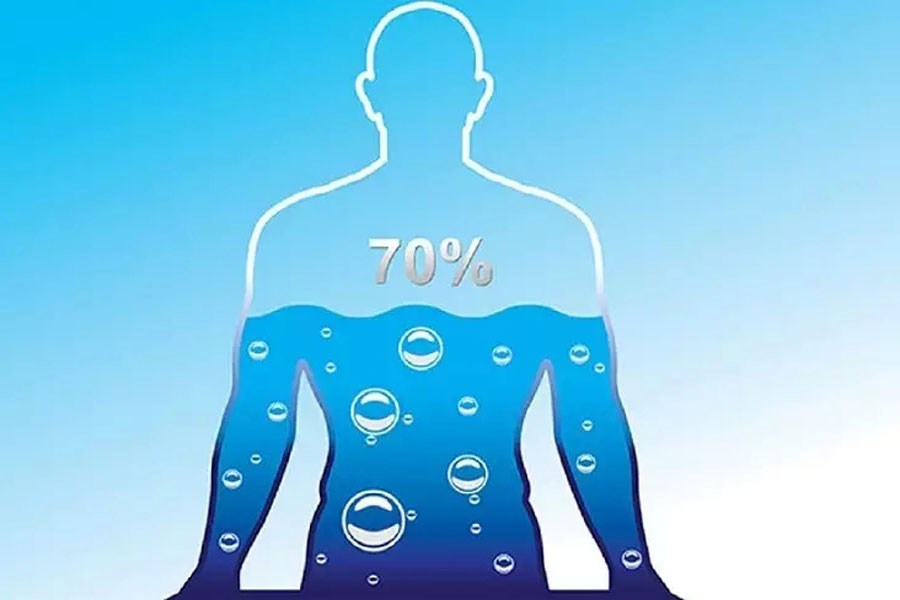 تصویر از کجا بدانیم آب بدن‌مان کم شده؟