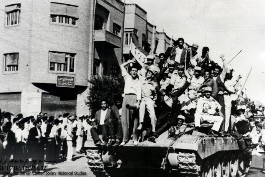 مرور تاریخ &#47; عکس از لات های تهران و اتحاد چماق دارها&#47;  لات های تهران چگونه به جان دولت مصدق افتادند؟
