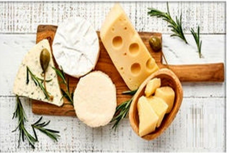 ۵ نشانه‌ای که به شما می‌گوید نباید پنیر بخورید