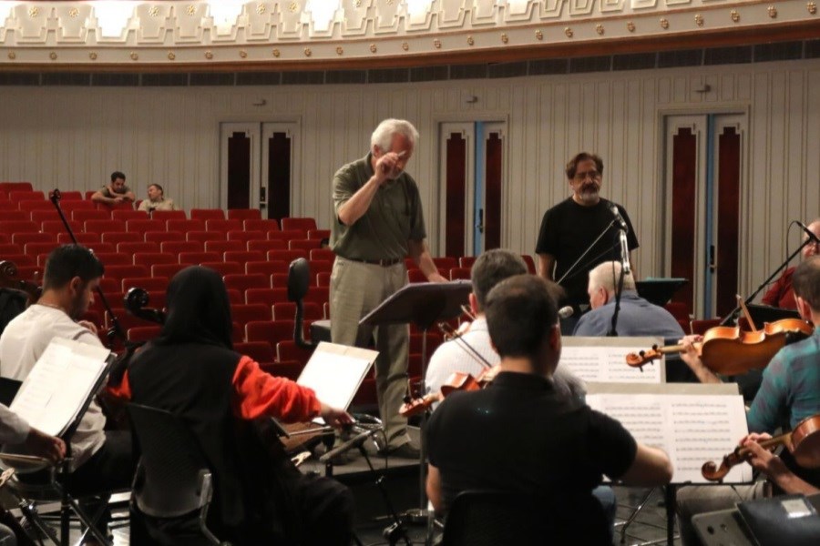 تصویر «وداع» به روایت ارکستر ملی ایران روی صحنه