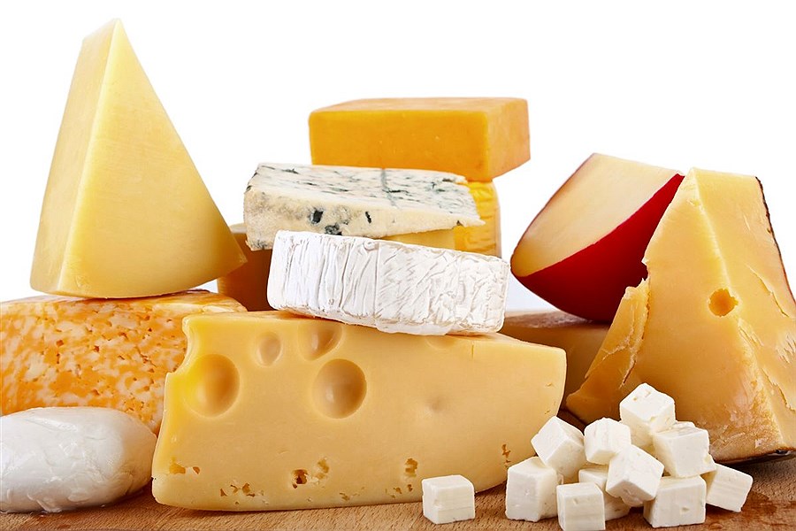 تصویر زیاده روی در مصرف پنیرها 4 عارضه دارد!
