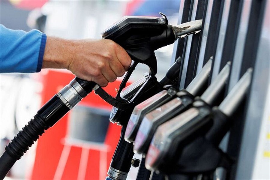 تصویر زمزمه‌های تغییر قیمت بنزین &#47; سهمیه کاهش پیدا می کند؟