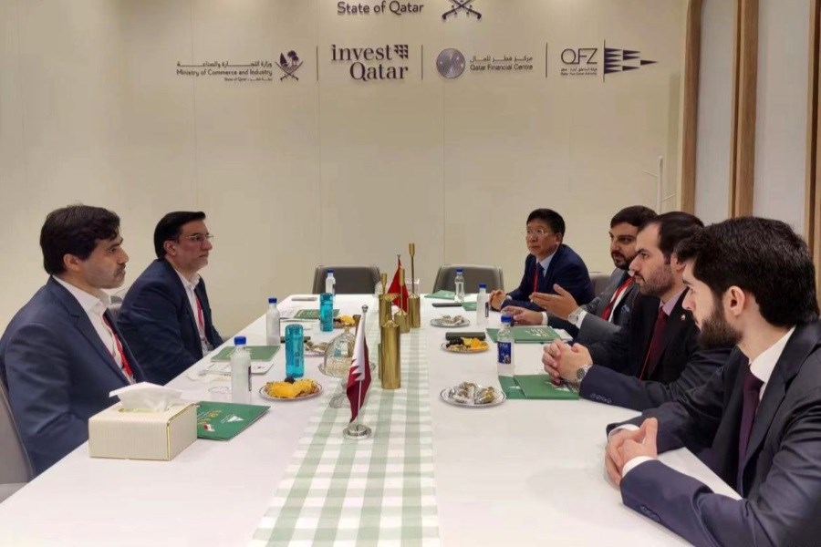 تصویر مذاکرات مدیران مناطق آزاد ارس و قطر برای همکاری