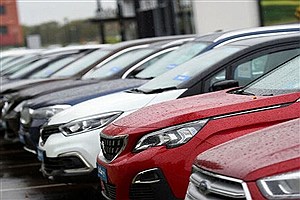 انبارها پر از خودرو و خودروسازان دنبال مجوز افزایش قیمت