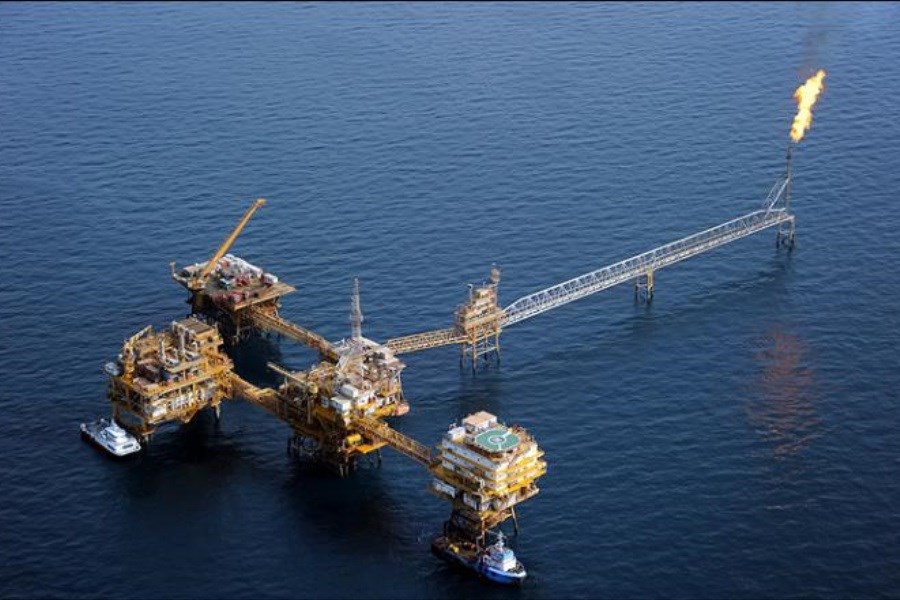 ریزش قیمت نفت کاهش تولید را به همراه دارد؟ &#47; عربستان به دنبال راهکار برای حل بحران نفتی