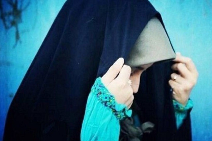 تصویر بنر نصب شده عجیب درباره حجاب +عکس