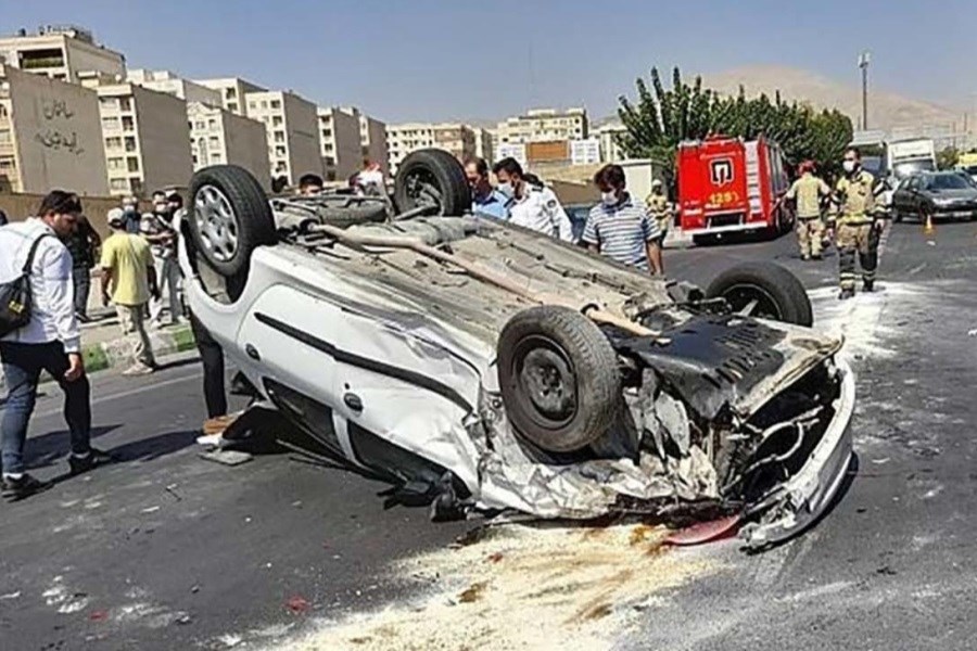 فیلم  تصادف وحشتناک ۲۰۷ با اتوبوس در جاده اصفهان &#47; دختر جوان فوت شد