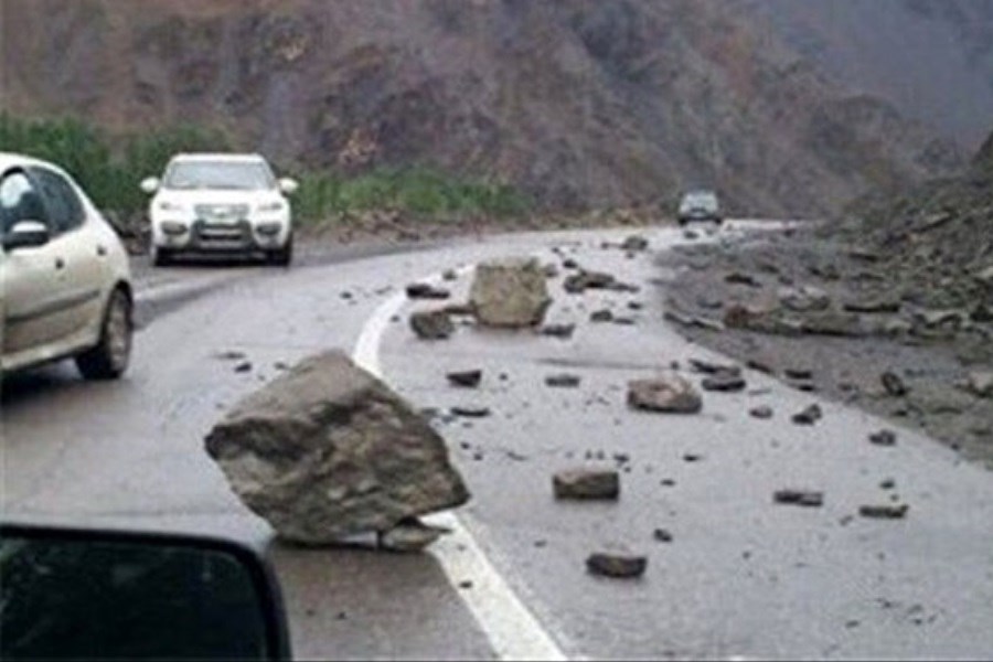 هشدار ریزش سنگ در مسیرهای کوهستانی کندوان