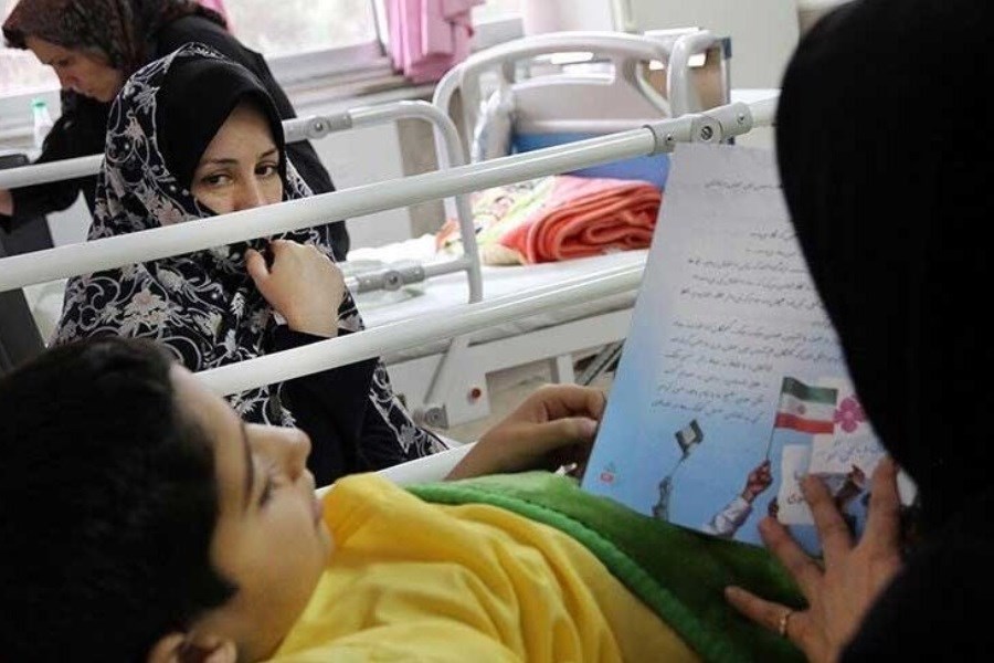 تصویر تشکیل کلاس درس برای دانش‌آموزان بستری در بیمارستان ابوذر اهواز