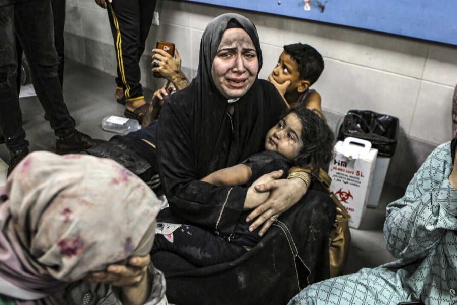 تصویر دفن ۴۳ شهروند گمنام غزه در گورهای دسته‌جمعی