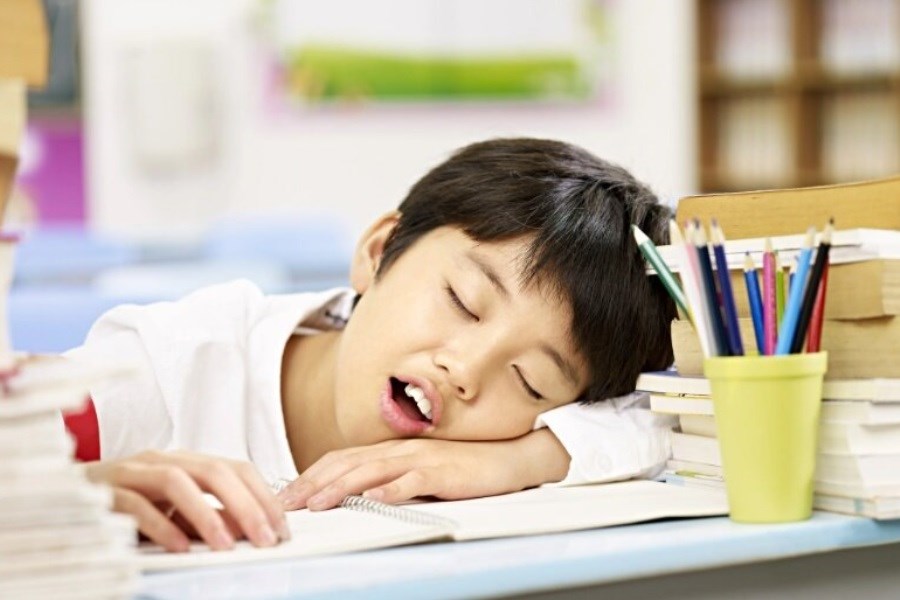 راهکارهی برای مقابله با خواب آلودگی فرزندتان