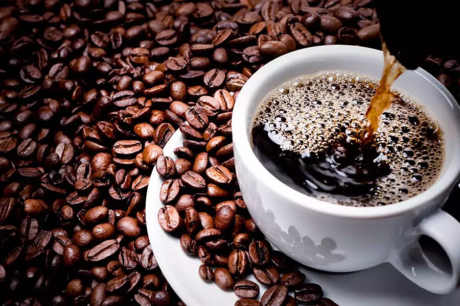 تصویر عادات خطرناک در نوشیدن قهوه + نکات مهم
