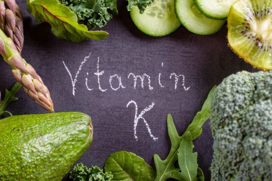 تصویر ۸ نشانه مهم کمبود ویتامین K در بدن&#47; اینفوگرافیک