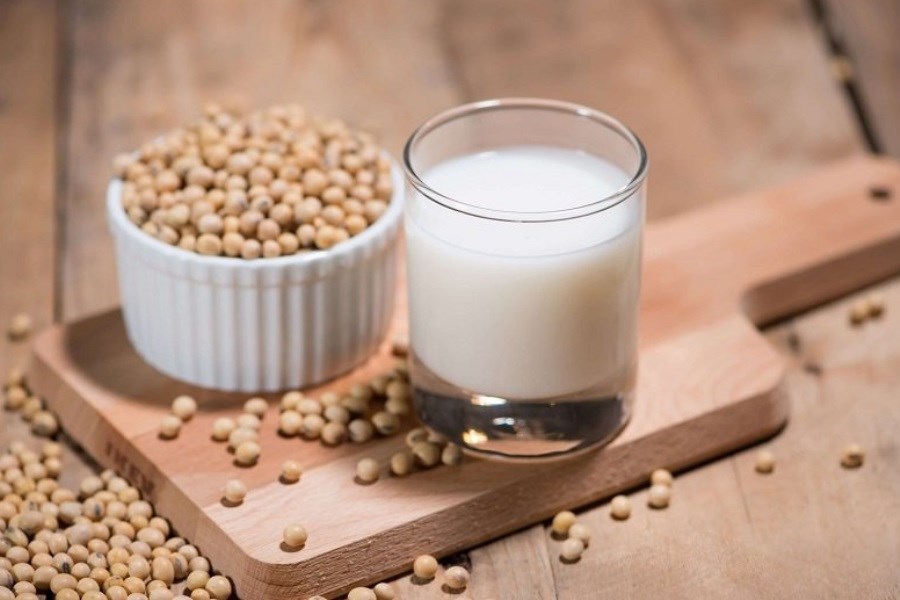 تصویر با مصرف هر روز شیر سویا چه اتفاقی در بدنمان می‌افتد