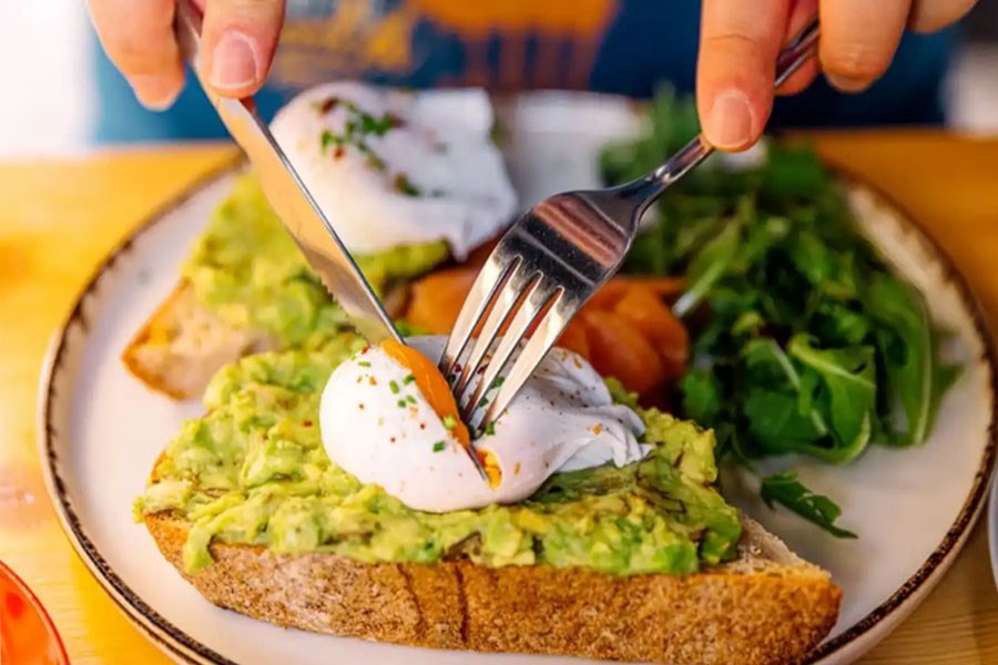 تصویر افزایش خطر حمله قلبی با خوردن این مواد غذایی در وعده صبحانه‌