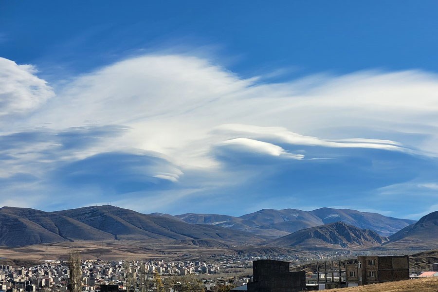 تصویر تصاویر رویایی آسمان ایران پر از ابرهای کندویی&#47; لحظه شگفت‌انگیز غروب خورشید با ابرهای کندویی را ببینید
