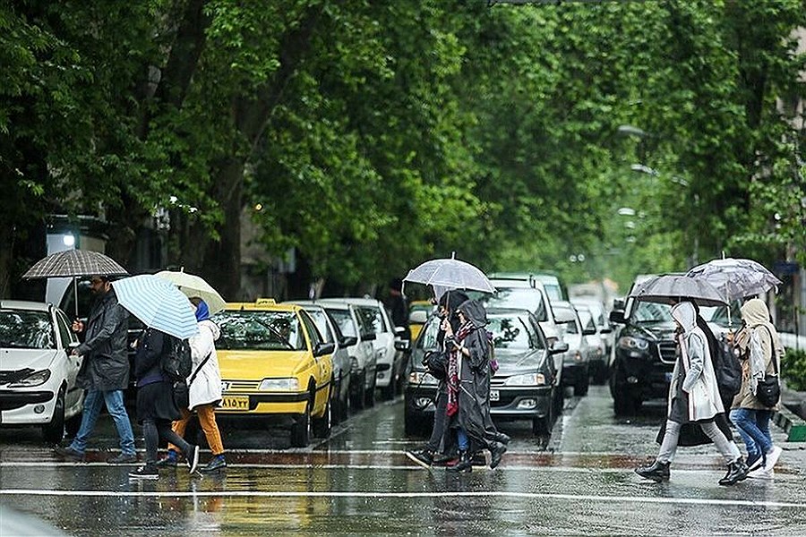 تصویر وزش باد شدید و باران در تهران