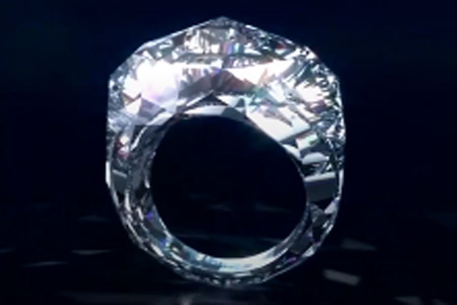 تصاویر انگشتر ۳۵۰۰ میلیارد تومانی که سراسر الماس است!