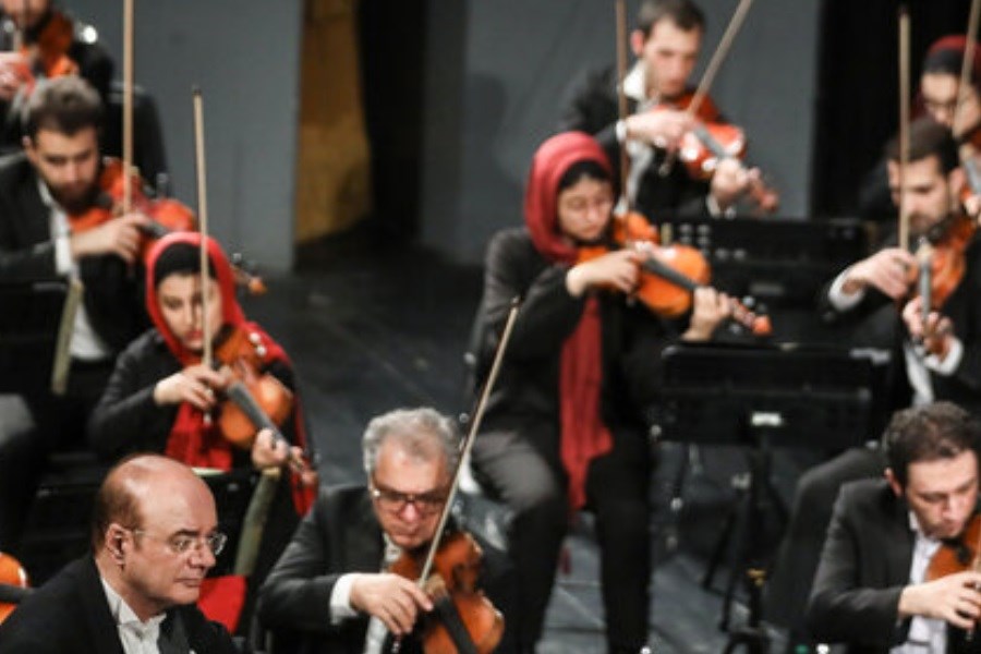 تصویر کنسرت ارکستر سمفونیک تهران روی صحنه