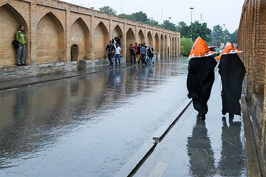 تصویر آسمان اصفهان باز بارانی می شود