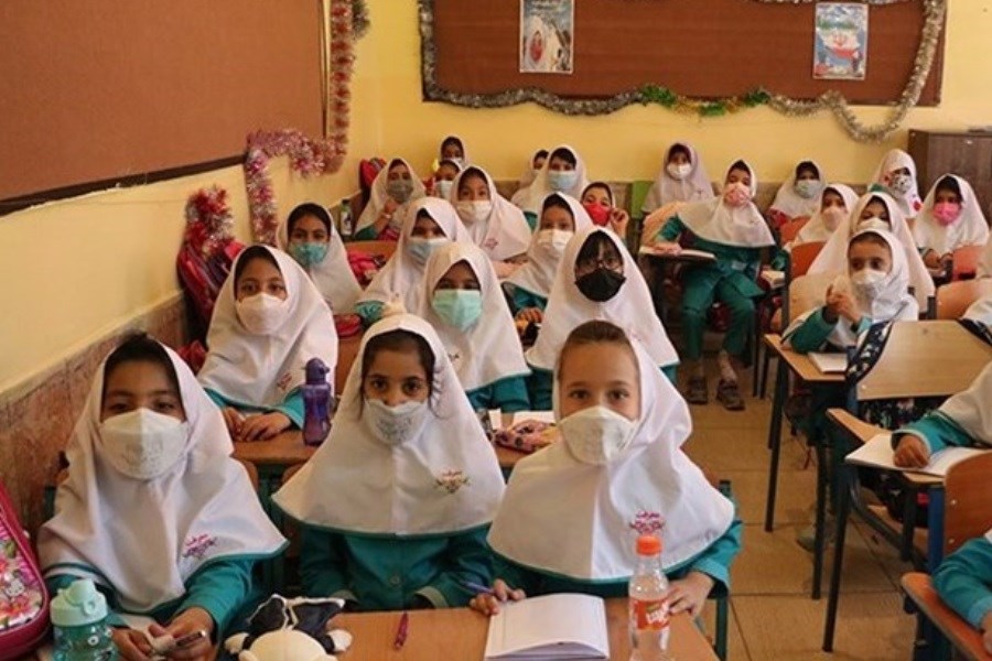 تصویر ممنوعیت همراه داشتن گوشی در مدارس ایران