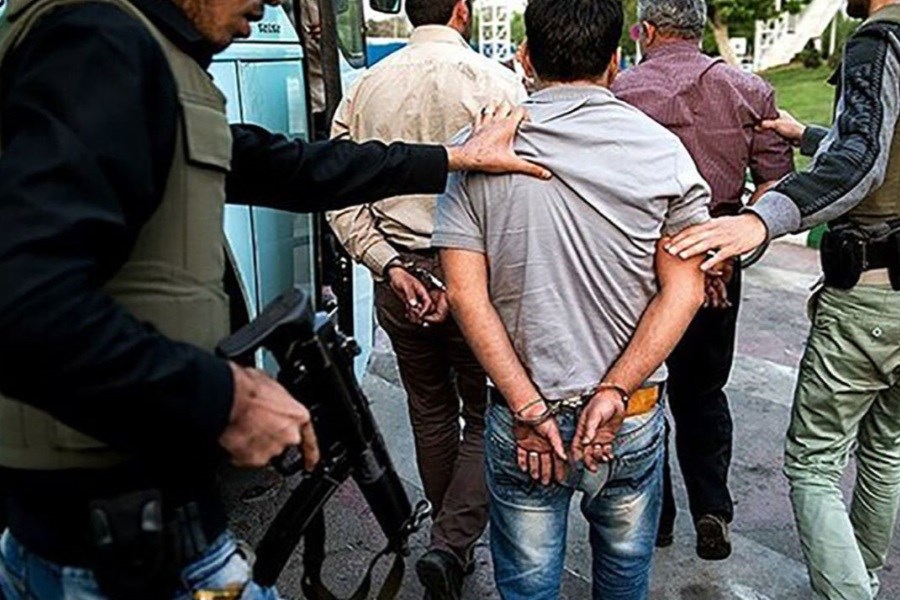 تصویر 10 سرشاخه اصلی سقط جنین بازداشت شدند&#47; کارکنان دولتی در جمع بازداشتی ها