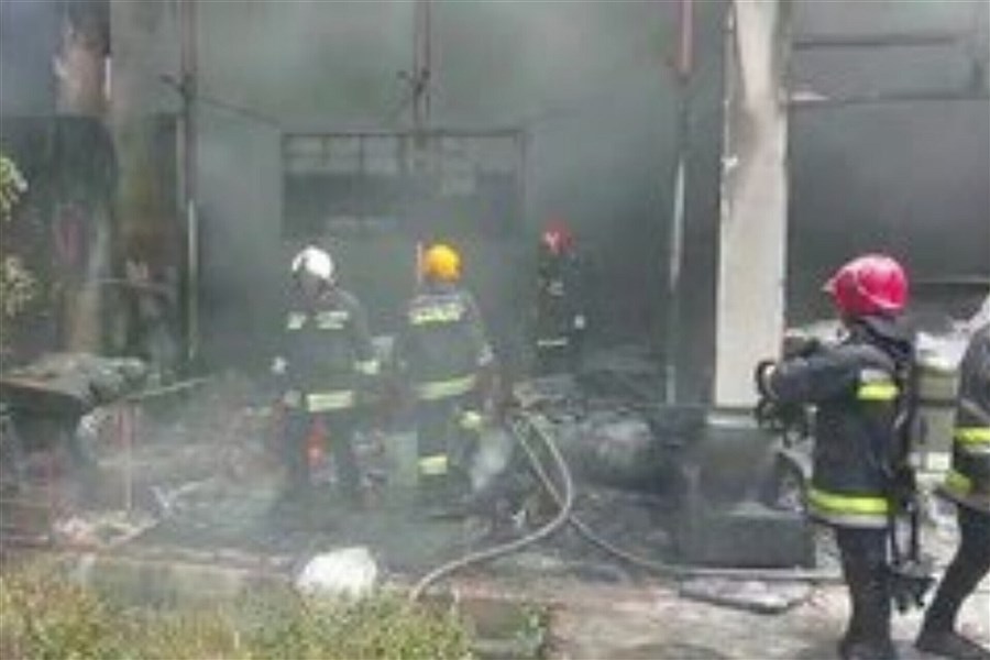 آتش‌نشان در آتش‌سوزی مدرسه‌‌ای در اصفهان مصدوم شدند