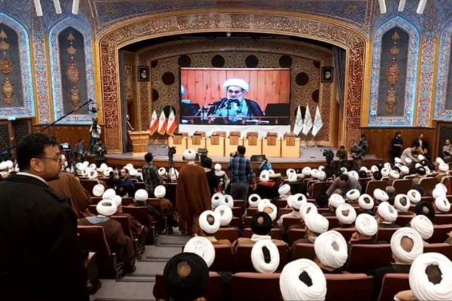 تصویر سخنرانی رییس جمهور در مدرسه علمیه امام کاظم(ع) قم