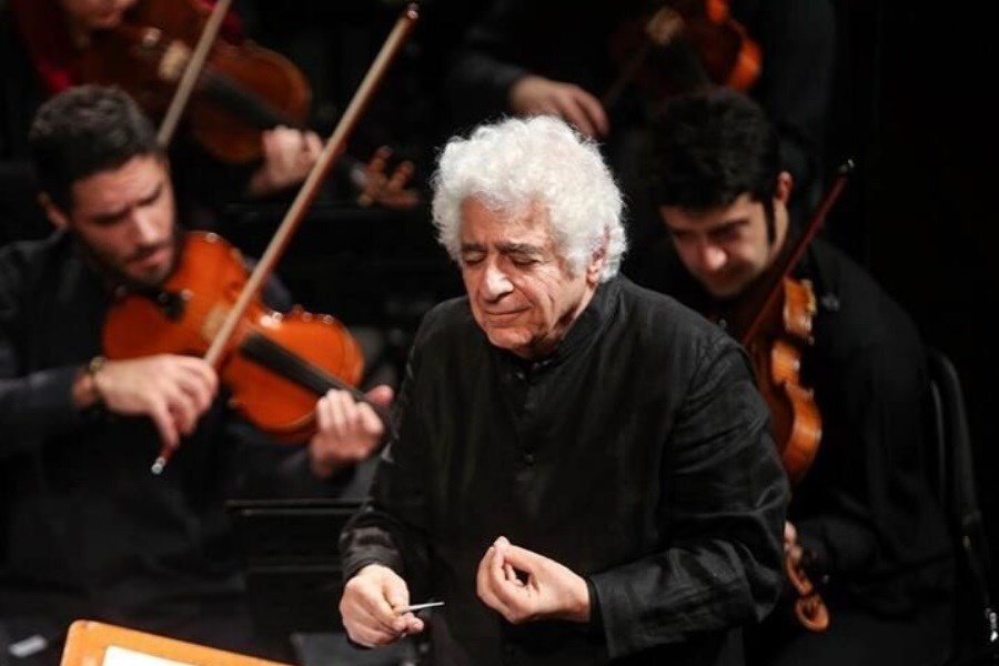 تصویر رهبر ارکستر موسیقی ایران در لباس بابانوئل