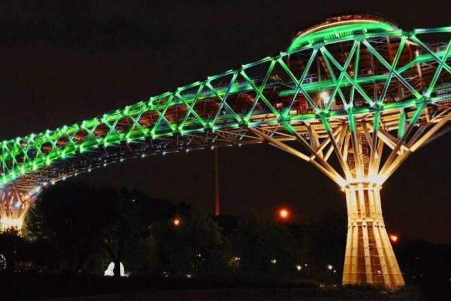 تصویر پل طبیعت امشب سبز رنگ می‌شود