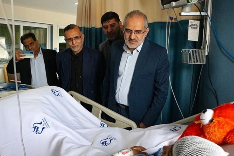 تصویر عیادت معاون رئیس جمهور از مجروحان حادثه تروریستی کرمان