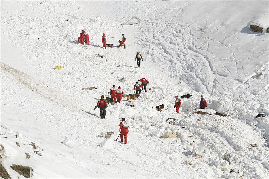 تصویر چندین کوهنورد در منطقه اشترانکوه، تهران و بینالود مفقود هستند&#47; نجات 2 نفر