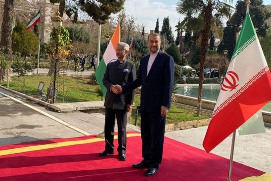 تصویر استقبال وزیر خارجه از همتای هندی در تهران