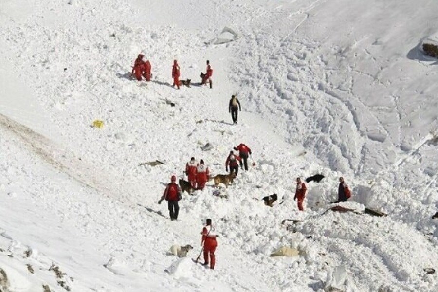 تصویر پیدا شدن پیکر ۳ کوهنورد مفقودی در ارتفاعات اشنویه