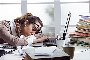 چطور خواب‌آلودگی در محیط کار را برطرف کنیم؟