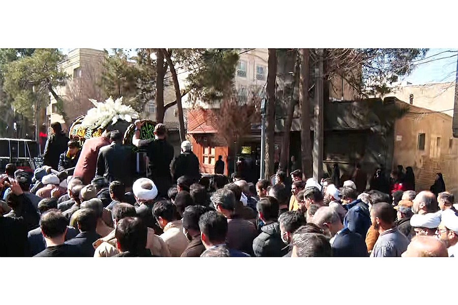 تصویر وداع با پیکر آیت‌الله شوشتری در اصفهان