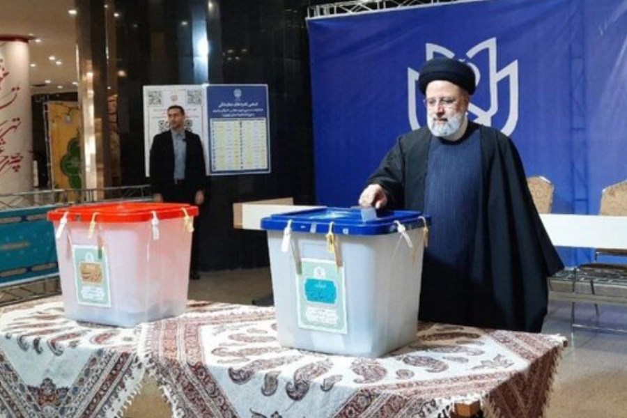 تصویر رئیس‌جمهور کشورمان رأی خود را به صندوق انداخت
