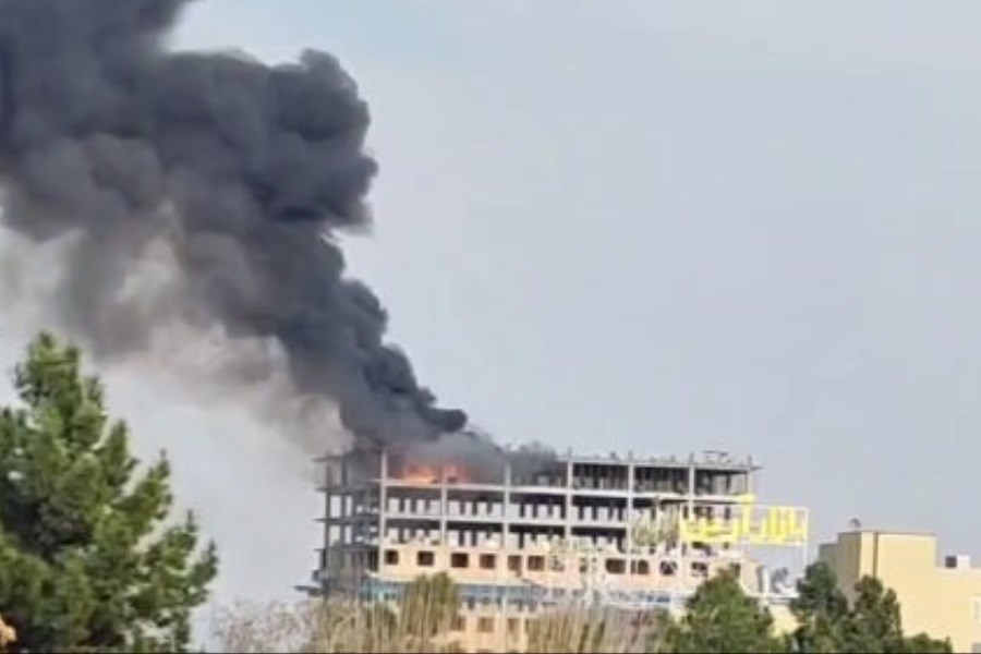 تصویر ساختمان درحال ساخت در جنوب تهران آتش گرفت
