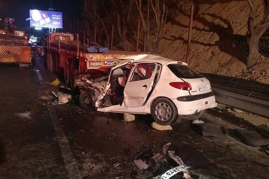 تصویر تصادف مرگبار سواری پژو با تریلر در تهران
