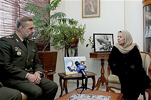 دیدار وزیر دفاع با خانواده شهید فکوری