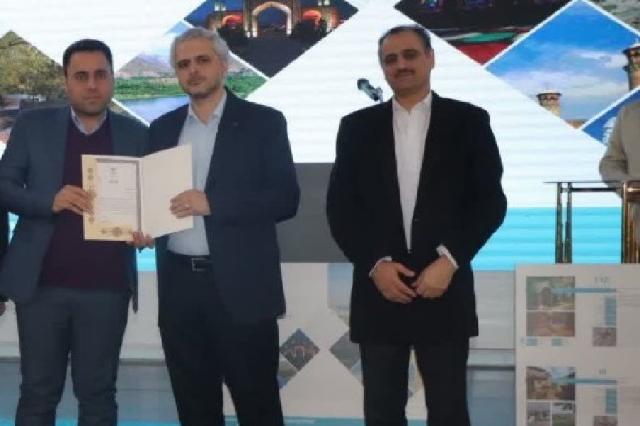 شهردار خاکعلی جایزه ملی «شهریار» را دریافت کرد