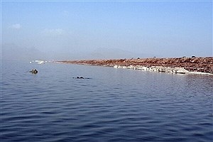 آب دریاچه ارومیه بالاتر آمده است