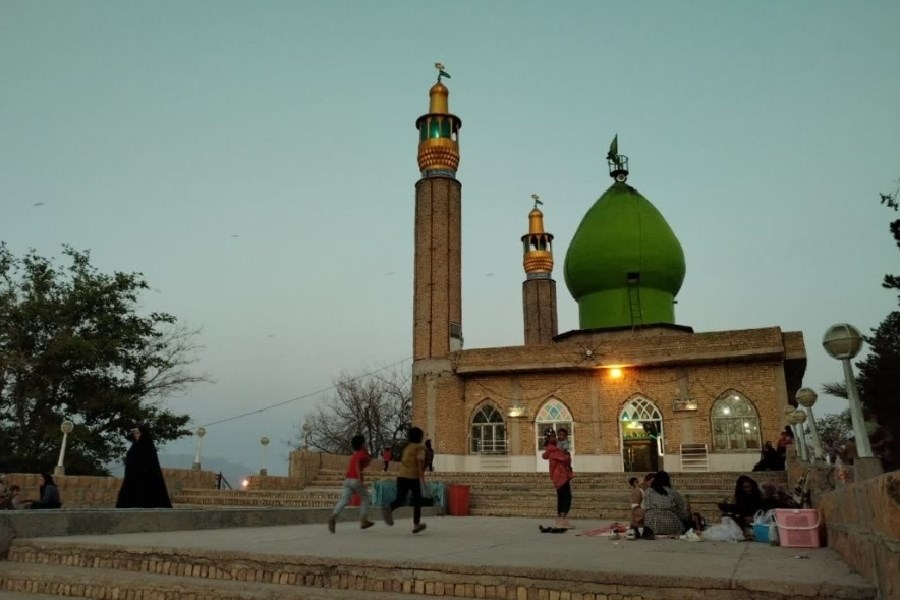 تصویر بازدید 2 هزار مسافر نوروزی از بقعه متبرکه امامزاده ابوالقاسم(ع) شهرستان کوار