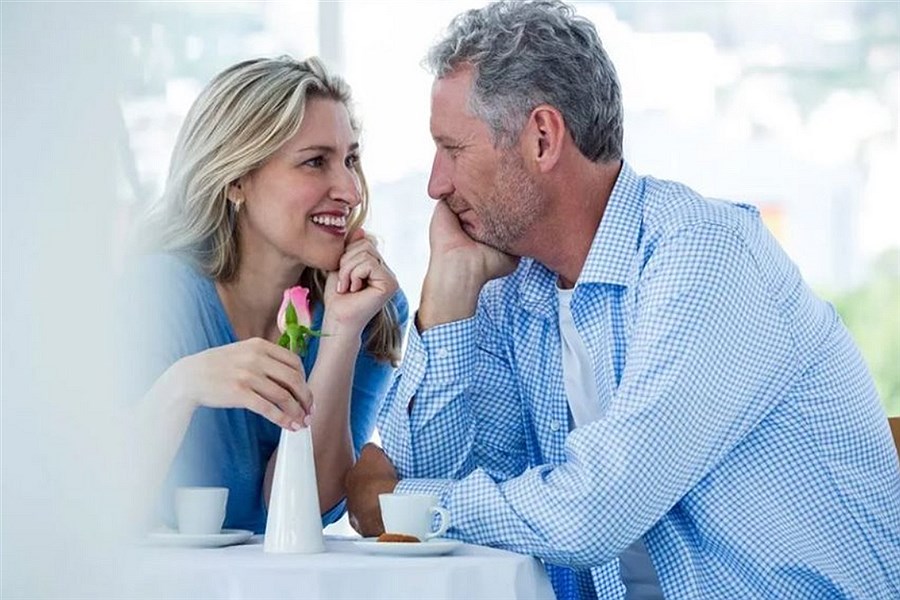 تصویر عشق بعد از ۵۰ سالگی؛ ۳ راز برای رابطه‌ای موفق