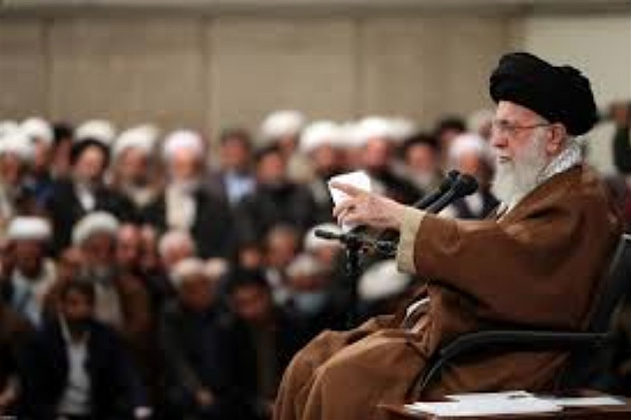 تصویر دیدار جمعی از مسئولان نظام و سفرای کشورهای اسلامی با رهبر انقلاب